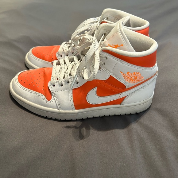 Women’s Jordan 1’s - Picture 6 of 9